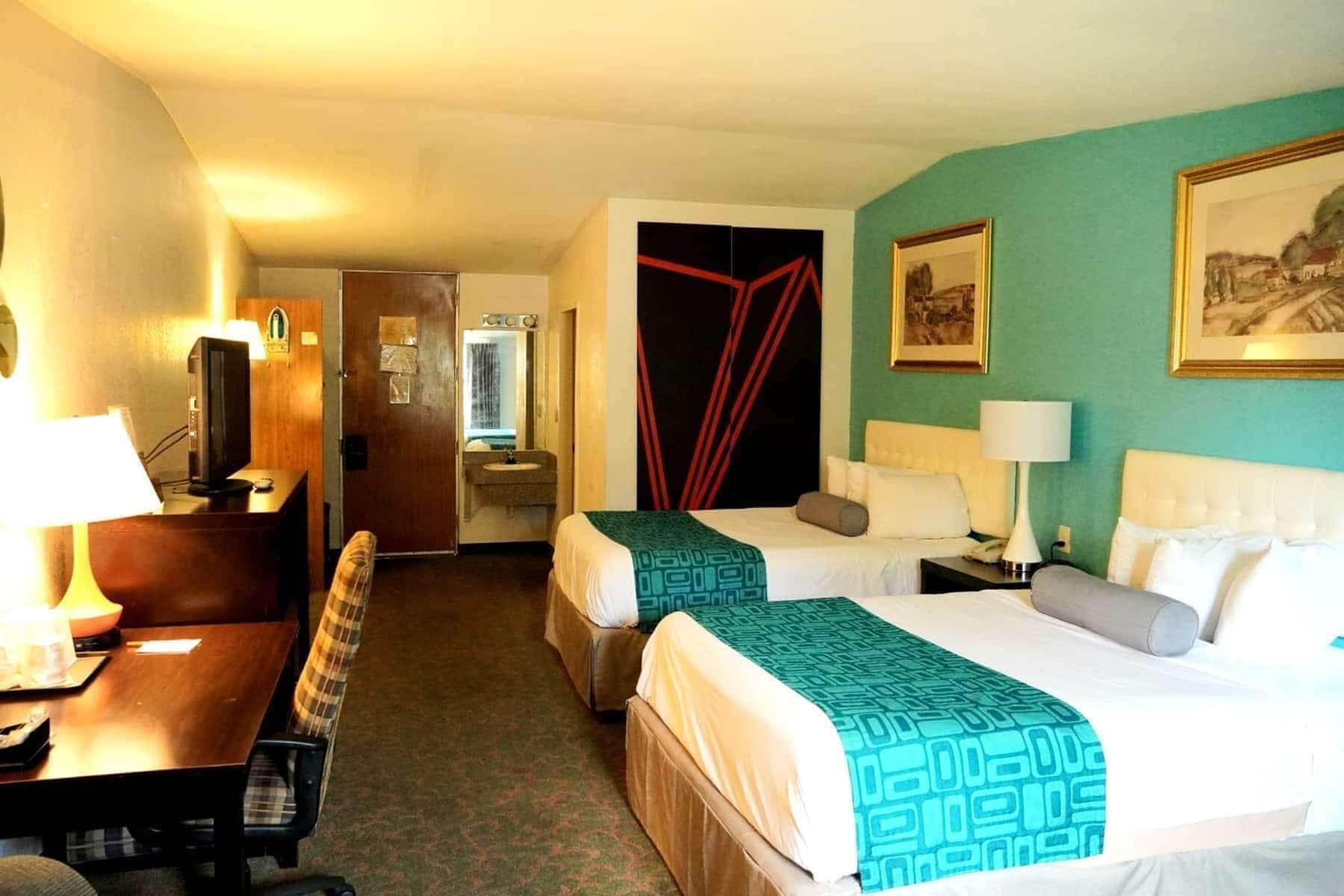 Howard Johnson By Wyndham Lake City Bagian luar foto