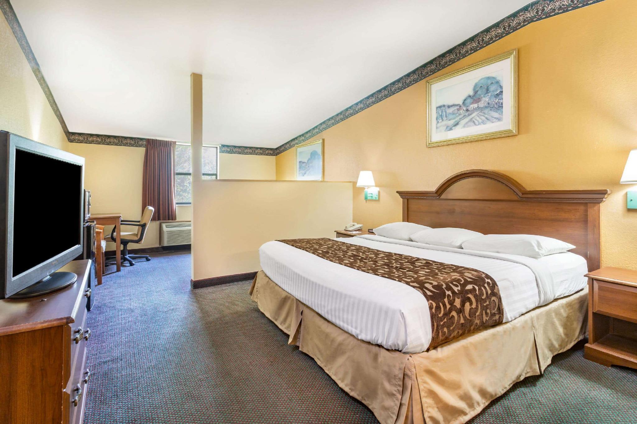 Howard Johnson By Wyndham Lake City Bagian luar foto